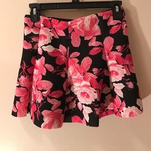 Today I am selling a Forever21  mini skirt.